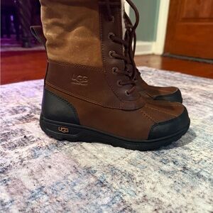 UGG Kids Boot- Adirondack waterproof shearling lace up snow boots size 4